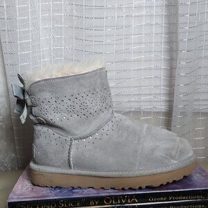 UGG Grey Sheep Sherpa Short Boots W/ Bows Sz7